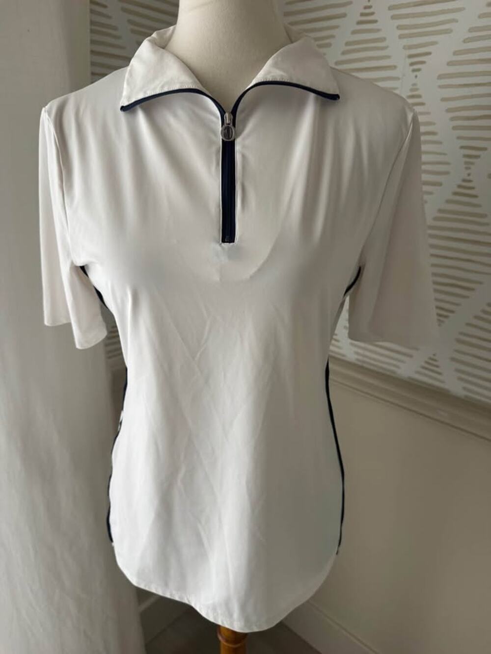Kinona Women’s Medium White W/ Navy Zip Funnel Golf Polo NWOT
